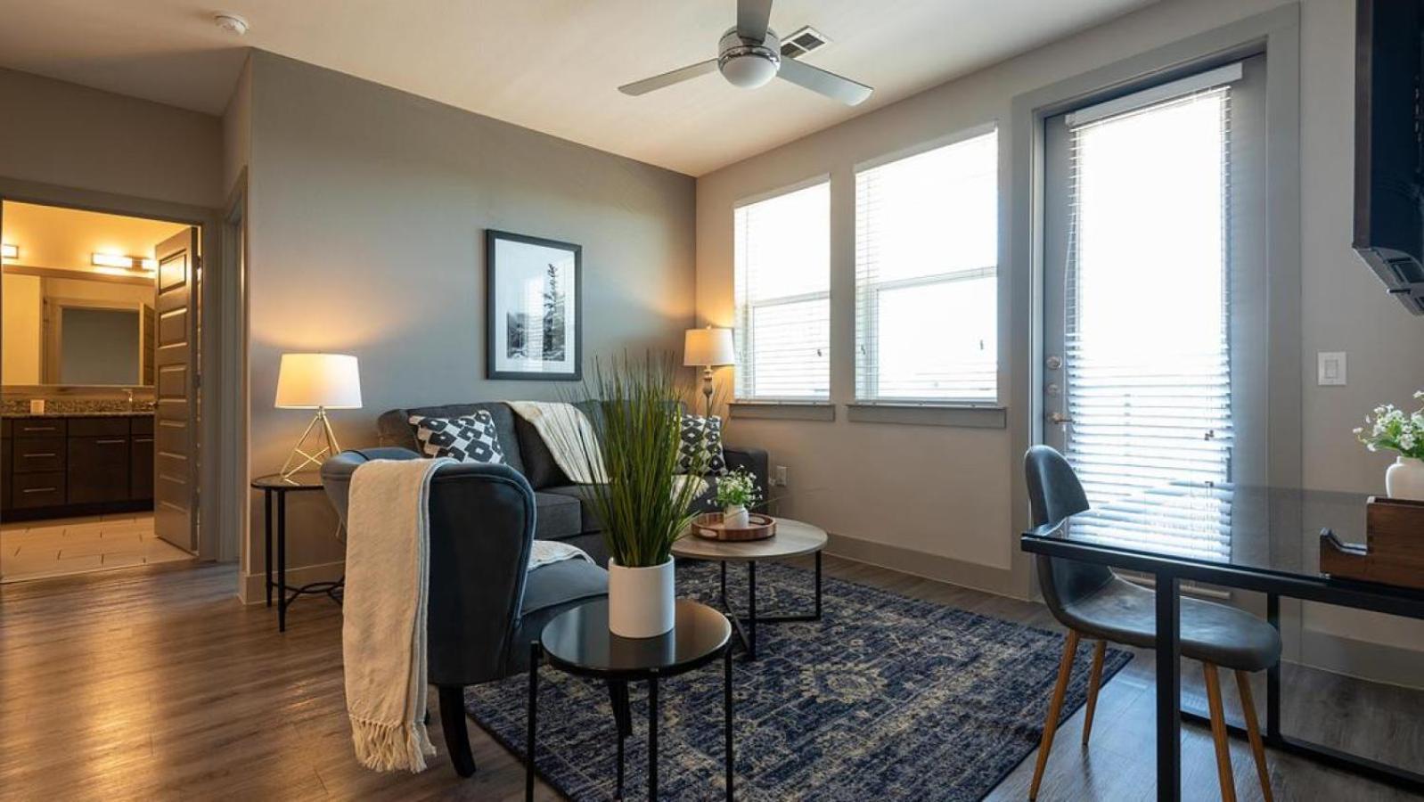 Landing Modern Apartment With Amazing Amenities Austin Exterior photo